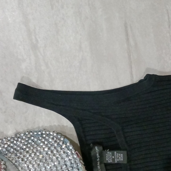 Cable & Gauge Ribbed knit tank top. SIZE MEDIUM. - Picture 8 of 10